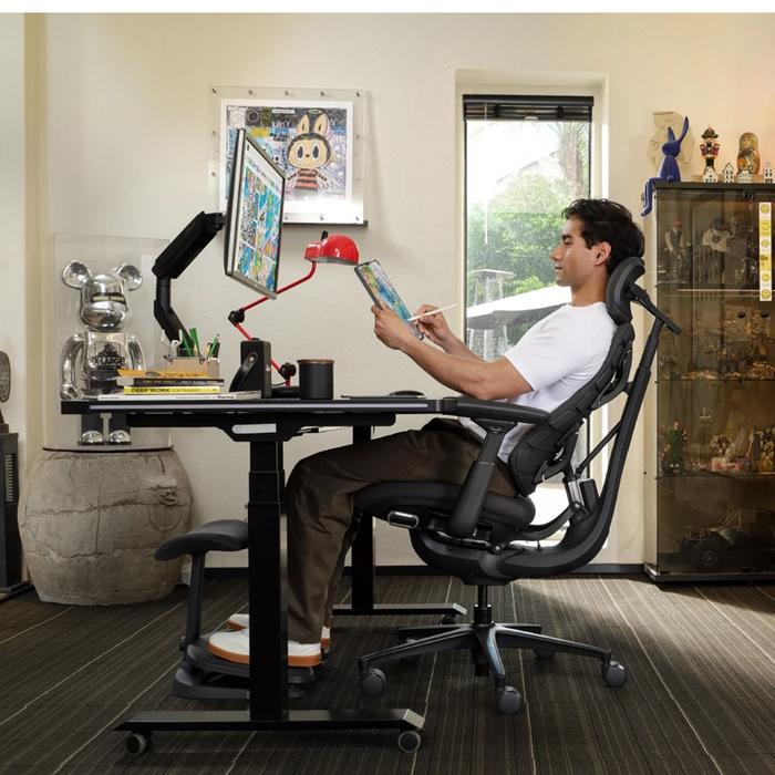 LIBERNOVO OMNI PRO DYNAMIC ERGONOMIC OFFICE CHAIR WITH STEPSYNC FOOTREST MOTORISED LUMBAR ACTIVE AIRFLOW 160° RECLINE